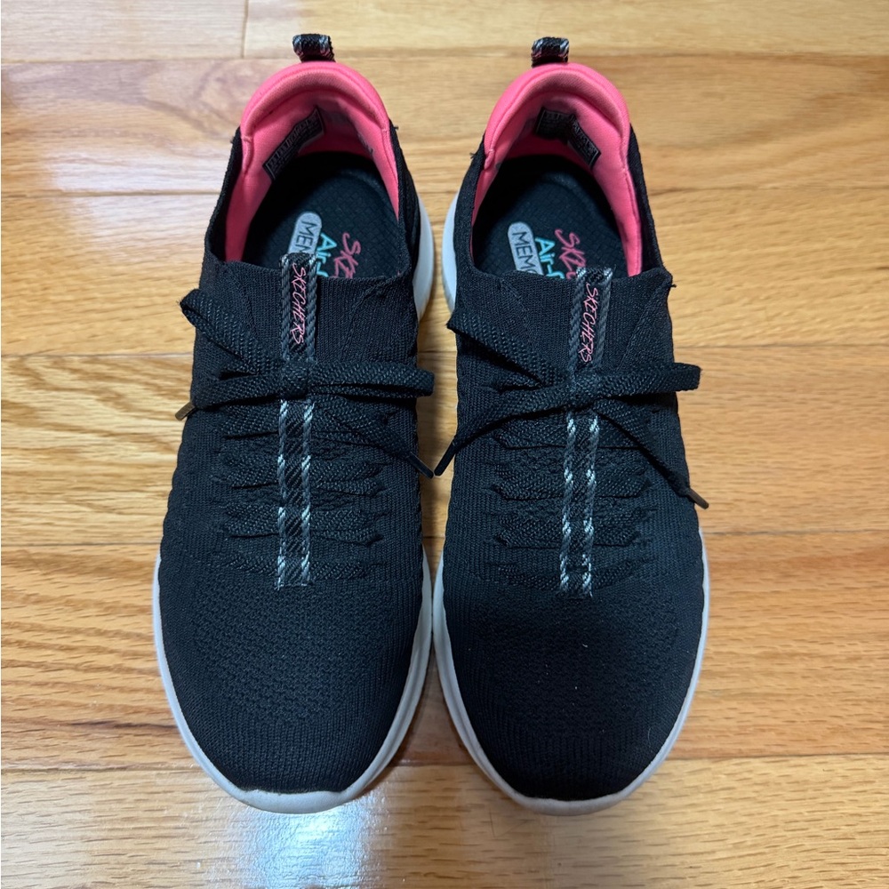Sketchers Go Walk Joy Sneakers